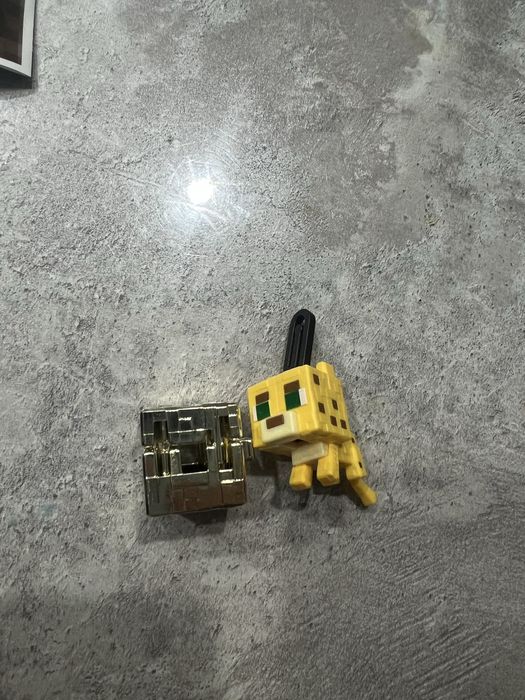 обменяю с первого на игрушки обведенные на втором фото