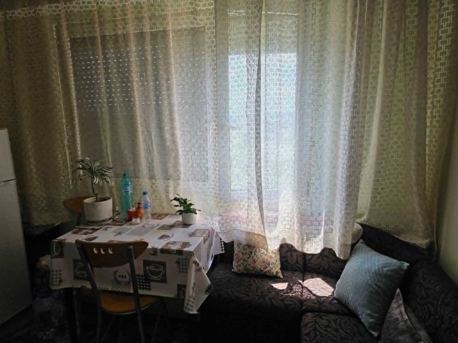 Продава 2-стаен апартамент, кв.Изток, гр.Перник-преустроен в 3-стаен