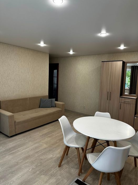 Продам 3 ком квартиру 2/5 в р-оне Бэста