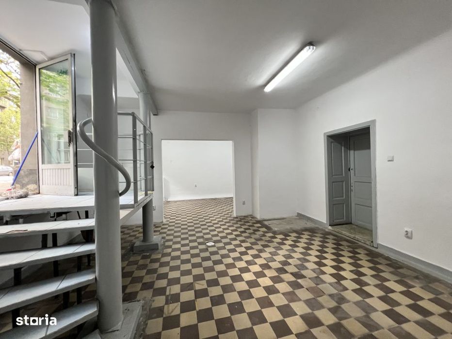 Spatiu comercial cu geamuri la str. Horea, partial demisol