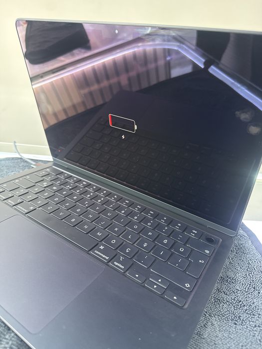 Makbook M2 accumilyator 100%