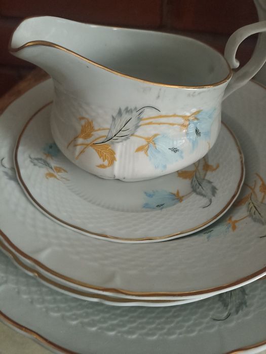 Порцеланов сервиз 24 бр