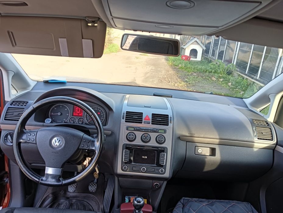 Vând VW Touran 2010 1.9 TDI