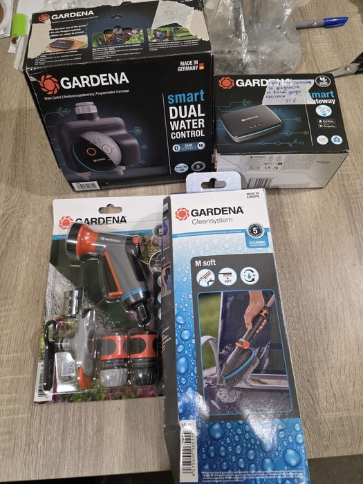 Смарт система за поливане GARDENA (Smart Gateway + Dual Water Control), четка Cleansystem и струйник с аксесоари