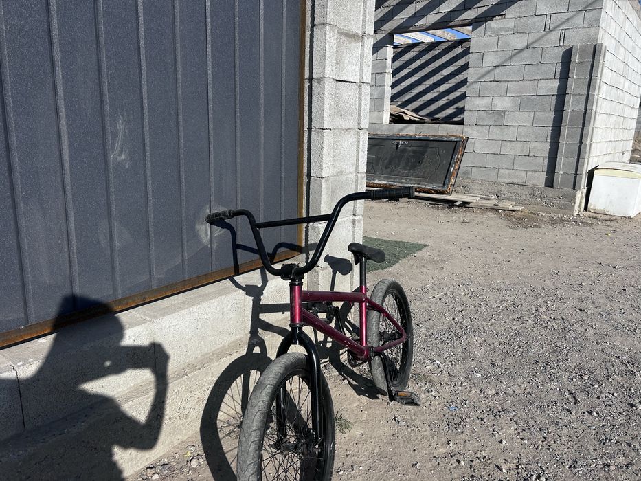BMX красный есть царапины а так норм