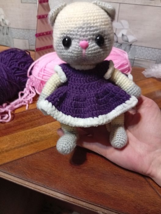 Нежная кошечка вязаная игрушка