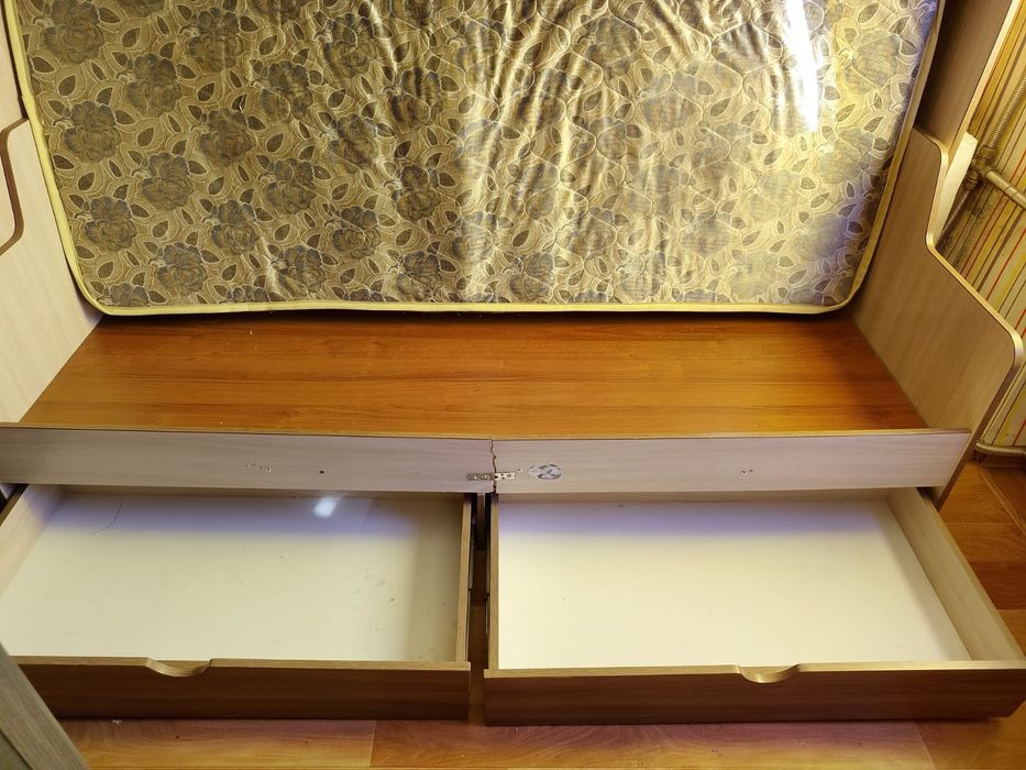 Продам двухярусную кровать