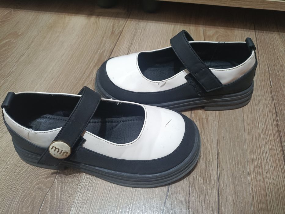 Красивые школьные туфли