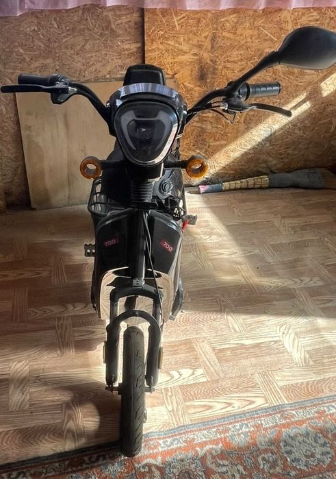 Продам электроскутер Q700