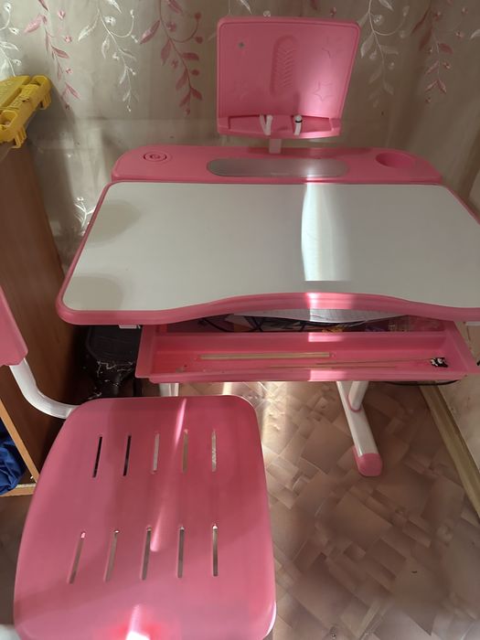 Детская парта и стул