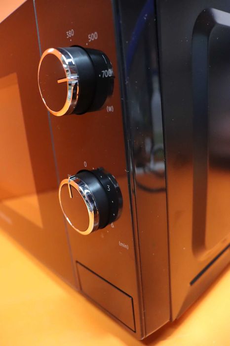 Микровълнова печка Samsung 20L стъклен дизайн, черна, лек транспортен ДЕФЕКТ