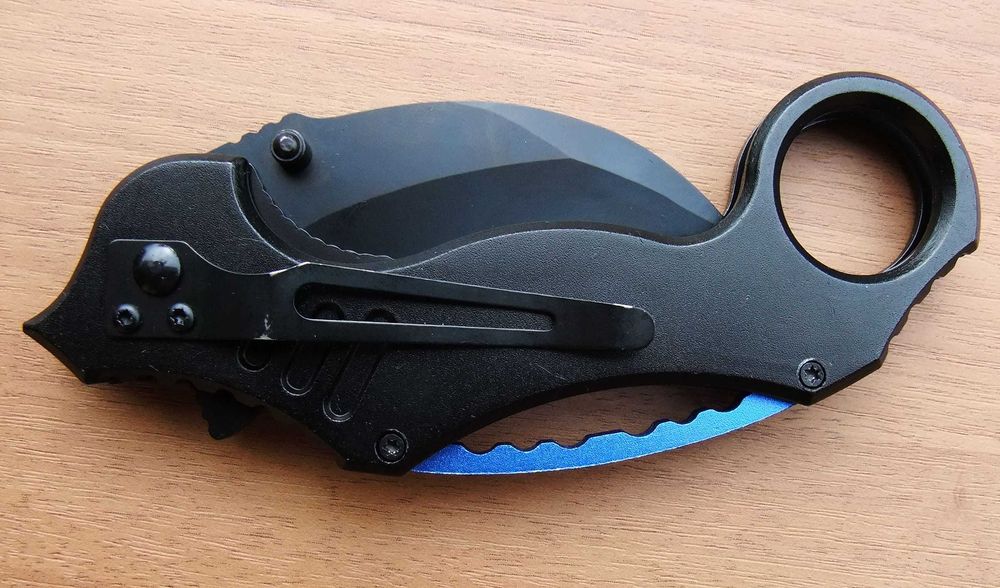 Сгъваем нож /карамбит/