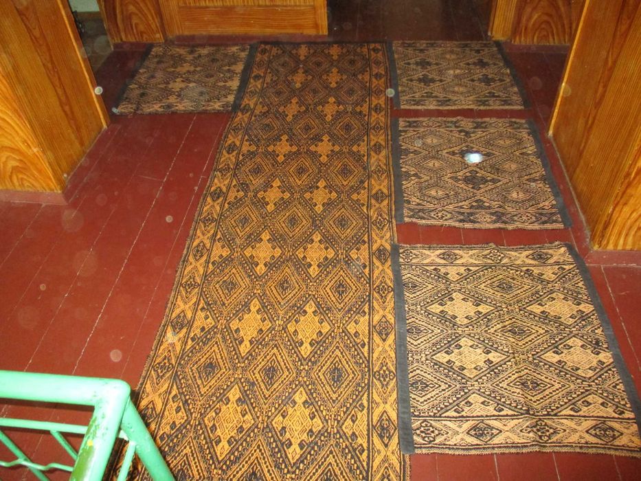 килими,черги,пътеки-главно нови и употребявани малко/запазени добре/