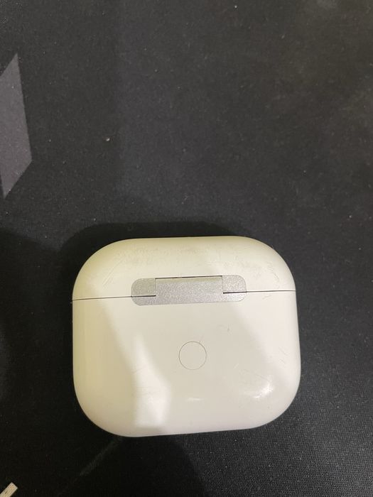 Fake Airpods 3 - леки драскотини