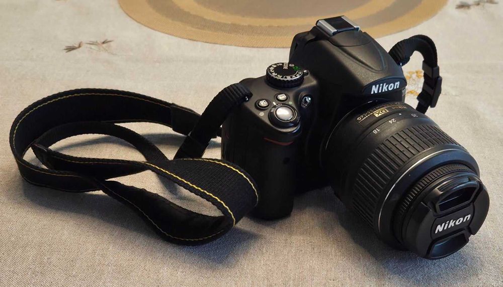 Фотоапарат Nikon D5000 digital SLR, в отлично състояние