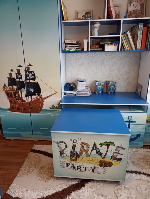 Детский стеллаж и полная мебель