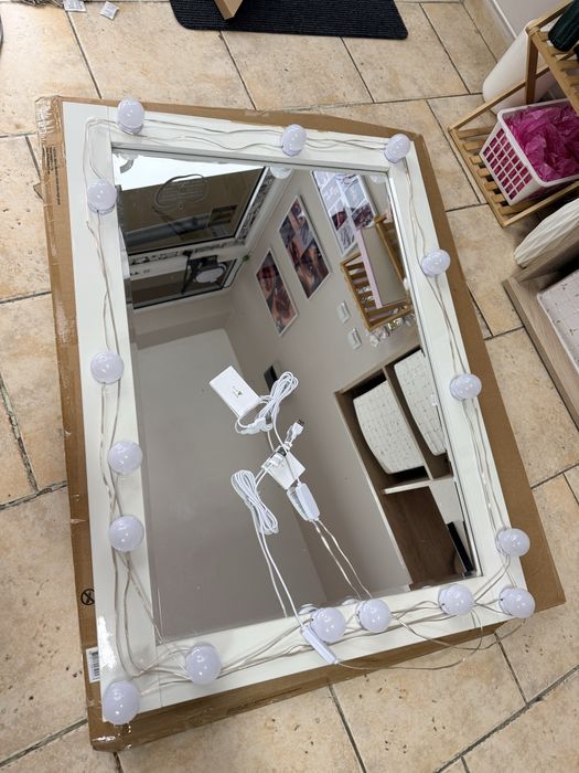 Огледало с лед лампи