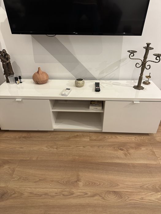 ТВ шкаф в отлично състояние