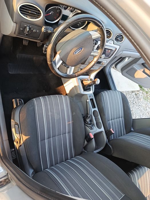 Vând Ford Focus 2010