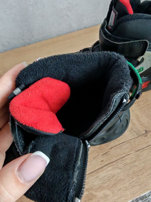 Продам осенние ботинки для мальчика