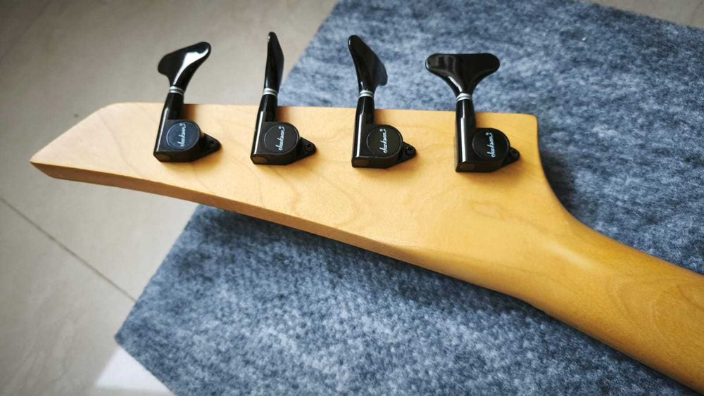 Chitara bass Charvel 1B by Jackson Made in Japan anii ’80 - Garanție