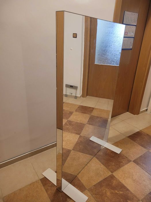 Огледало на стойка