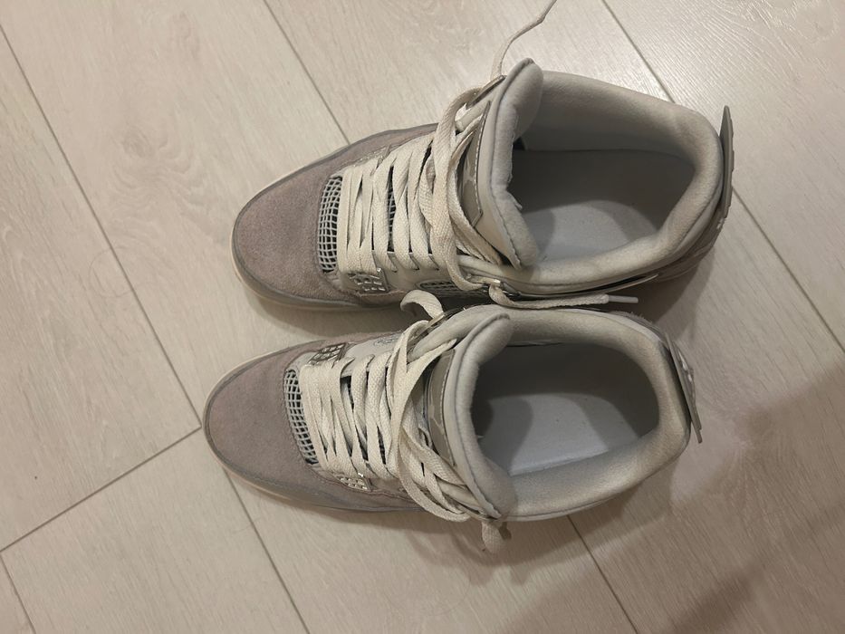 Vând jordan 4 frozen moment