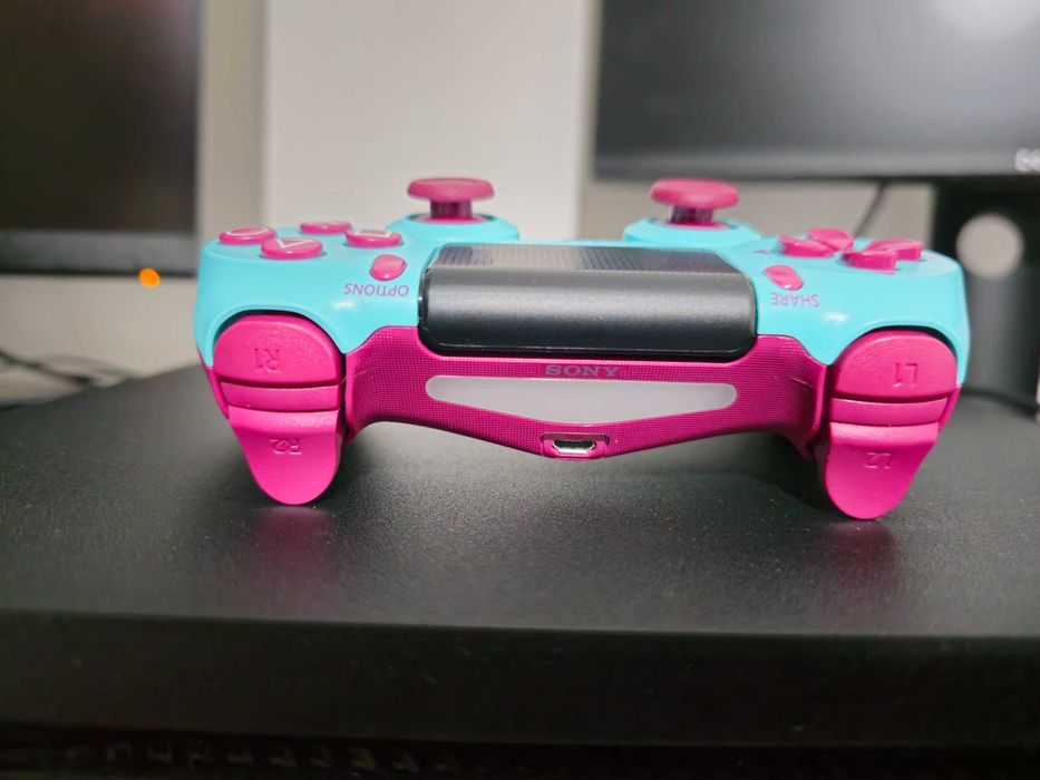 PlayStation 4 pro 1TB + 1бр. джойстик