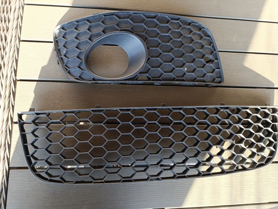 Vând grila fata golf V GTI