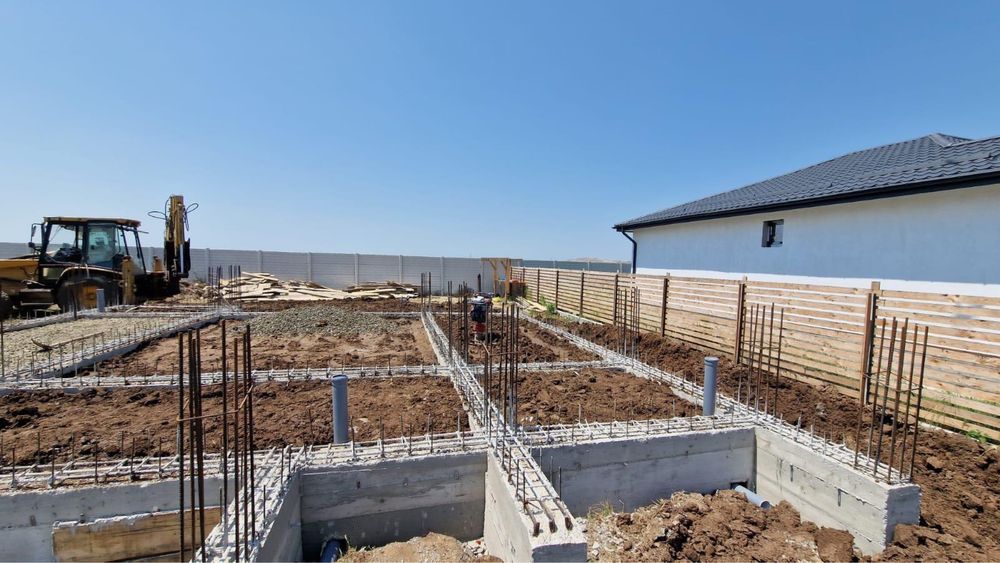 Executăm case la rosu