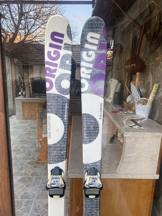 Два чифта интересни ски: фрирайд и къси ски