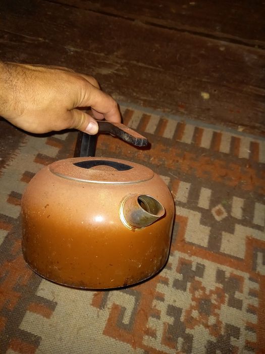 Старинен модел чайник