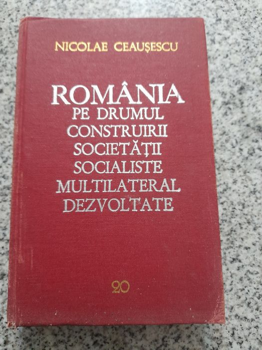 Vând cărți de colectie