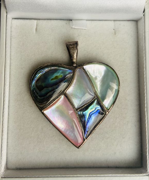 Pandantiv-inima din argint cu sidef