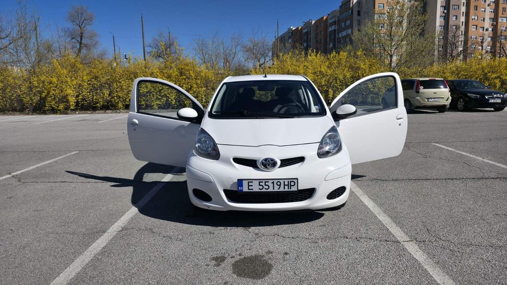 Toyota- Aygo  1000 кубика 2009г.