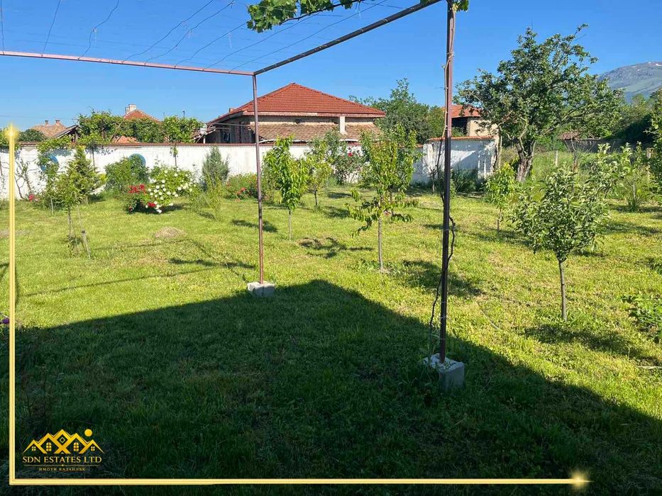 ЕДНОЕТАЖНА САНИРАНА КЪЩА С ГОЛЯМ ДВОР В С. ГАБАРЕВО