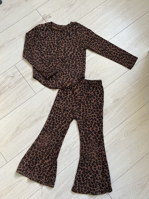 Платья, кофты, джинсы на девочку