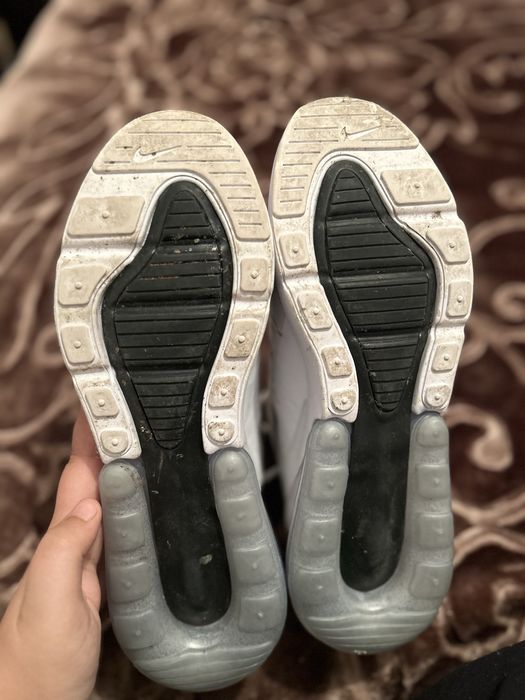 Adidași Nike Air Max 270