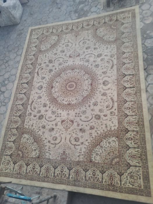 3 х 4 гилам сотилади.