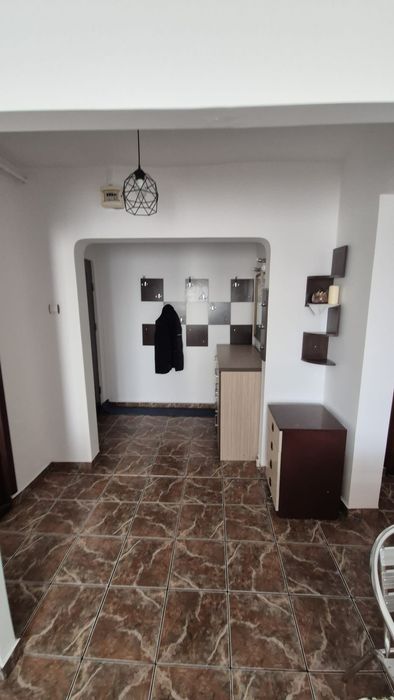 Inchiriez apartament 3 camere