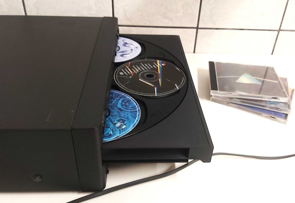 5CD Player Sony CDP-C311M