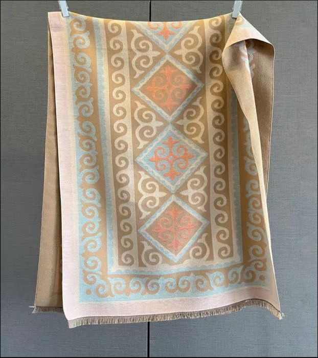 Шарф с орнаментам