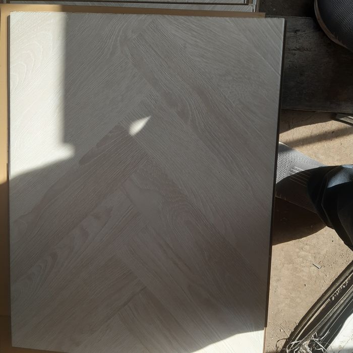 Таркет ламинат сотилади