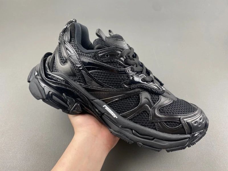 Balenciaga 7.5 - Black