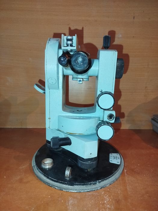 Теодолит и нивилир