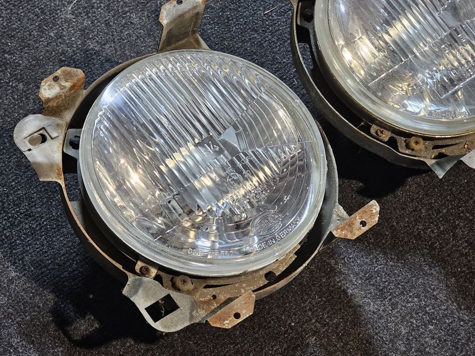 set faruri hella volkswagen transporter t3

stare buna
*se ofera bonus