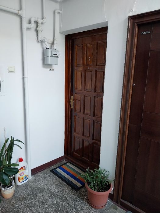 Închiriez apartament cu 3 camere