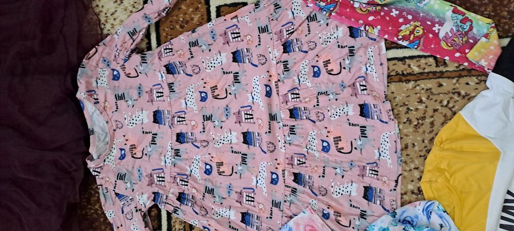 Платья на девочку  очень нарядные