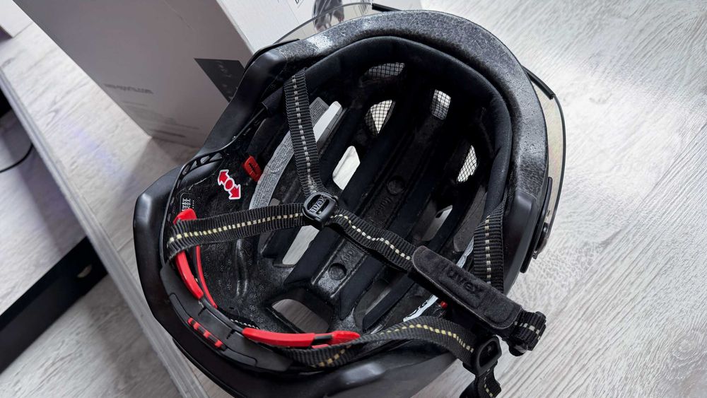 Casca bicicleta UVEX Finale visor black mat