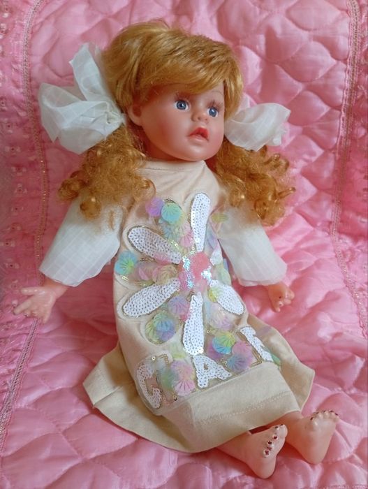 Симпатичная куколка!